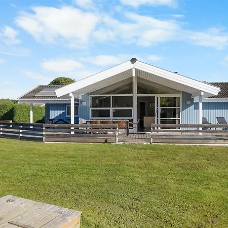 Sybil - 350m From The Sea By Interhome *